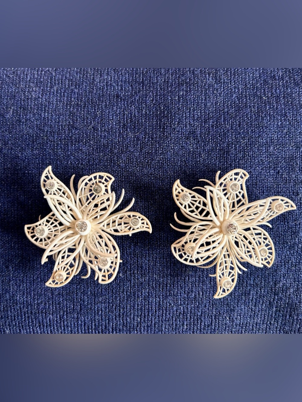 Vintage White Floral Filigree Clip-on Earrings with Crystals